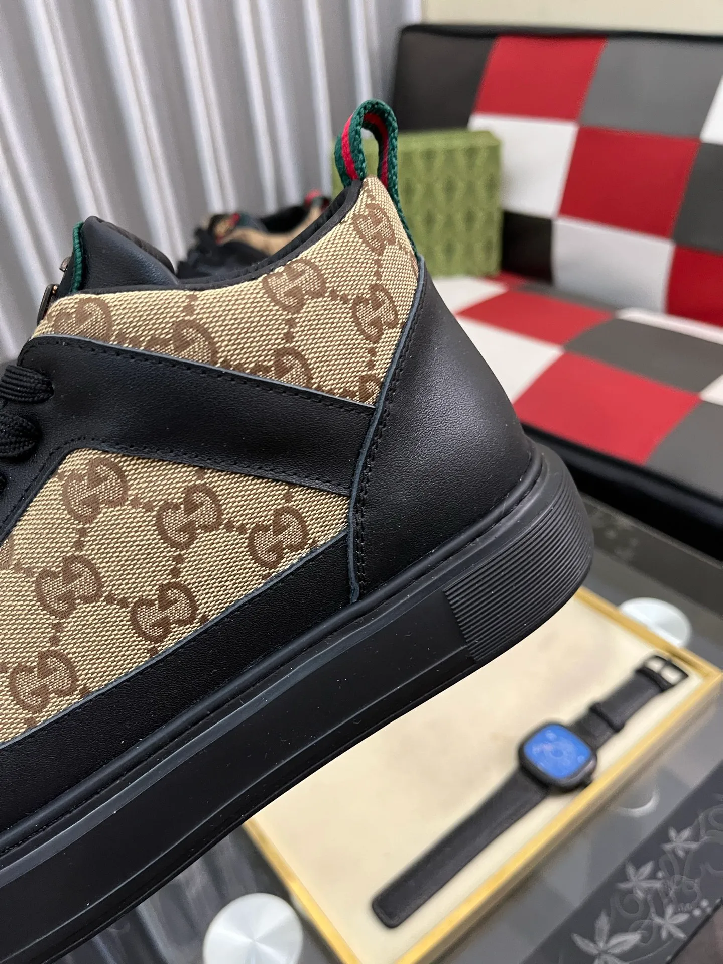 Men's shoes💰438⌚️⌚️[Gucci] Gucci's new men's genuine leather casual shoes, the highest version on the market, any comparison is welcome🆚! The original leather has excellent texture and is super high-end! Fetal sheep net lining imported from Italy, removable pad! Luxurious materials and fine workmanship, highly recommended! Code number: 38-444️⃣Colors available